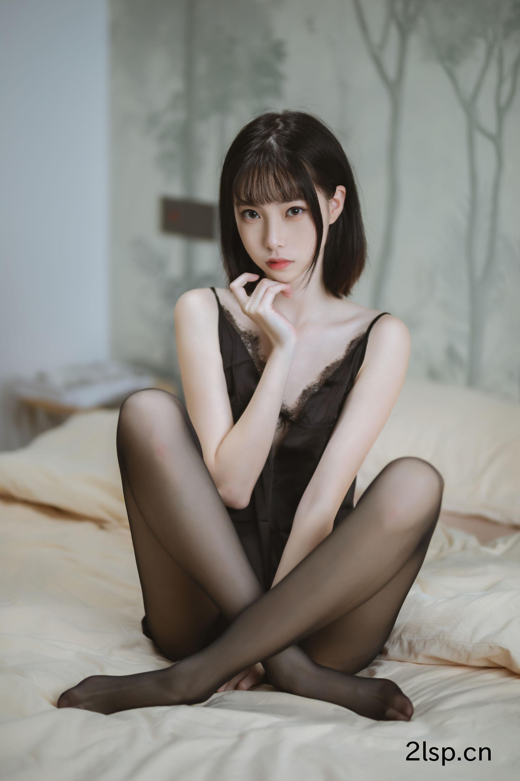 [福利COS]许岚-黑色蕾丝睡衣